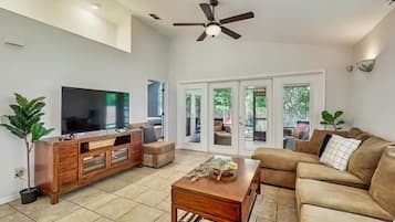 Huis, meerdere bedden, hot tub, uitzicht op tuin (The Beachcomber's Hideaway) | Woonruimte