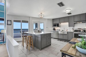 Ferienhaus, Mehrere Betten, Whirlpool, Strandblick (Ocean Oasis on the A1A) | Eigene Küche