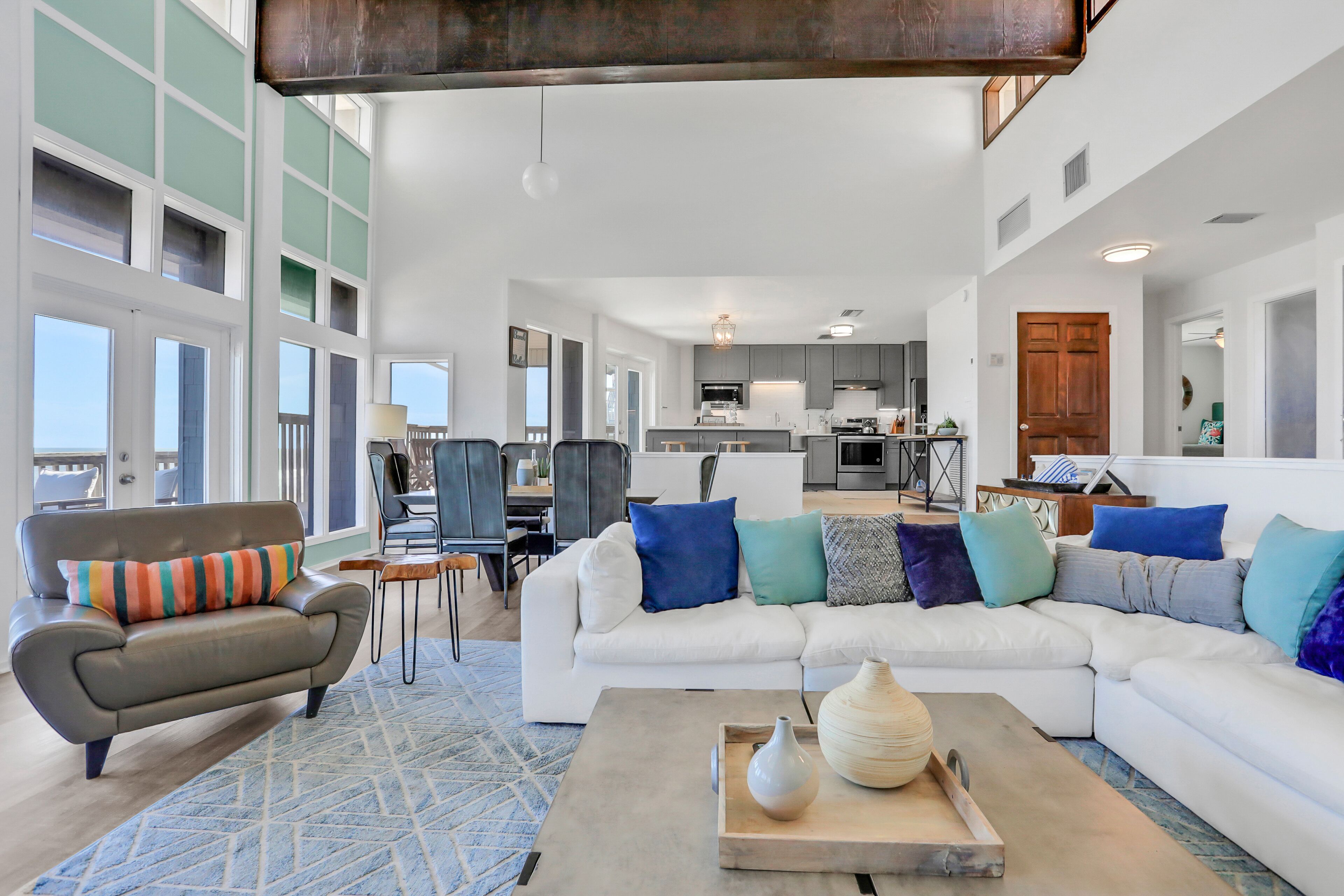 Casa, letti multipli, idromassaggio, vista spiaggia (Ocean Oasis on the A1A) | Area soggiorno