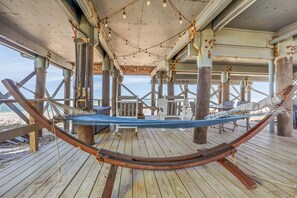 Terrace/patio - Gorgeous Beachfront Home With Inviting Deck & Patio, Hammock, Amazing Views (St. Augustine)