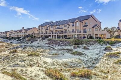 Ground-floor Summer Beach Village Condo With a Great View Plus Patio & Pool