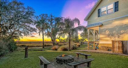 Inviting Waterfront Cottage With Balcony, Firepit, Marsh Views, & Washer/dryer