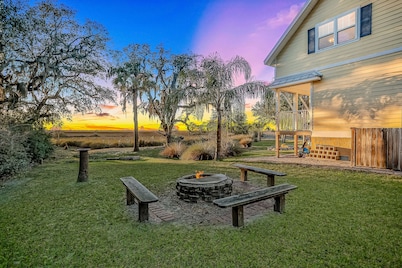 Inviting Waterfront Cottage With Balcony, Firepit, Marsh Views, & Washer/dryer