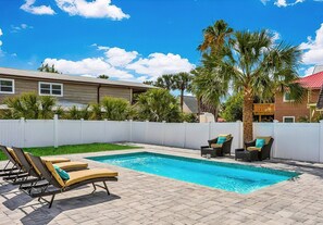 Outdoor pool - Lower Level 1 Block From 2 Beaches W/private Pool, High-speed Wi-fi (St. Augustine)