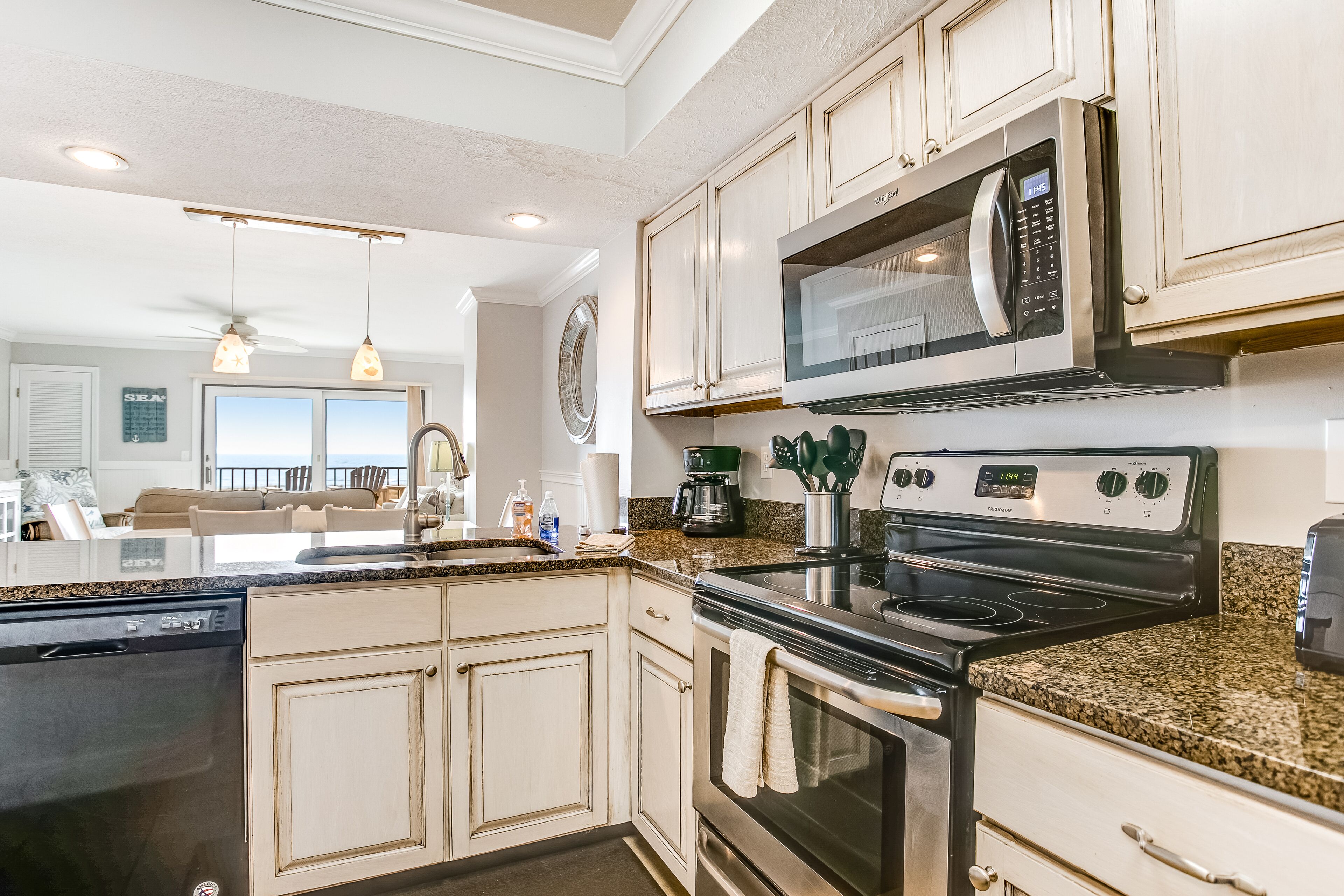 Condo, Multiple Beds, Patio, Beach View (110 Sailmaker) | Private kitchen