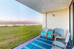 Terrace/patio - First Floor Oceanfront Condo With Beach Access and Tennis Courts (St. Augustine)