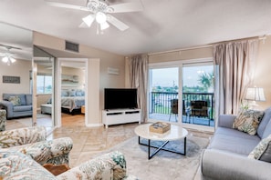 公寓式客房, 多张床, 使用泳池, 海滩景观 (Ocean Village Club-Casa De Playa P38) | 起居区