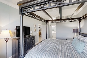 2 bedrooms, individually decorated, individually furnished, bed sheets - Luxurious Oceanfront Condo With Private Balcony, 2 Pools, and Beach Access (Fernandina Beach)