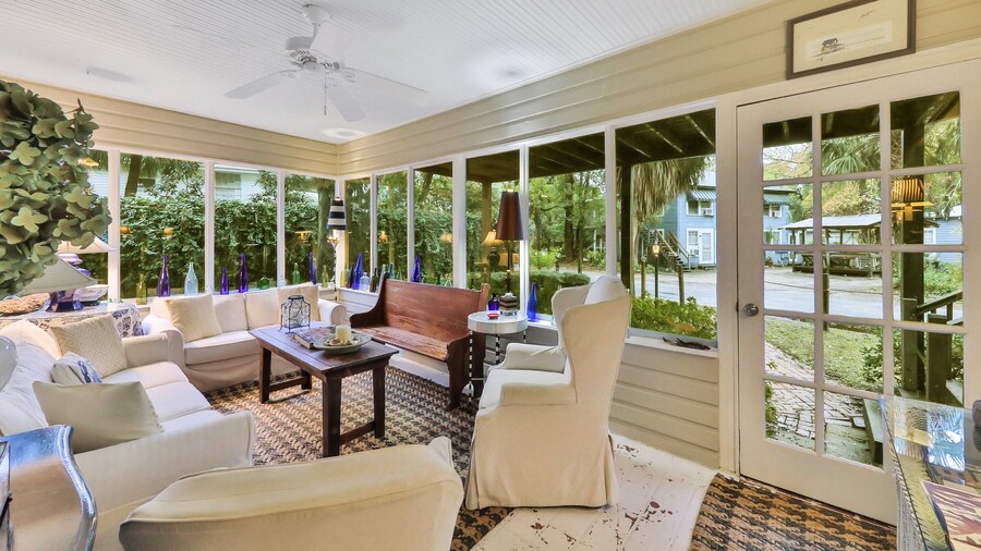 Golden Isles Getaway - Walk to the Beach