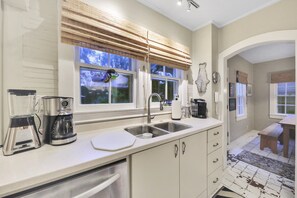 House, Multiple Beds, Patio, Garden View (Mosley Cottage) | Private kitchen - Golden Isles Getaway - Walk to the Beach (St. Simons Island)