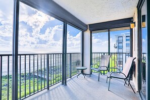 Condo, várias camas, acesso à piscina, vista para o oceano (Sand Dollar II 408) | Vista do quarto