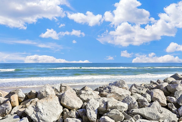 Beach nearby - Fabulous Oceanfront Home With Ocean View, Wifi, Washer/dryer, & Central AC (St. Augustine)