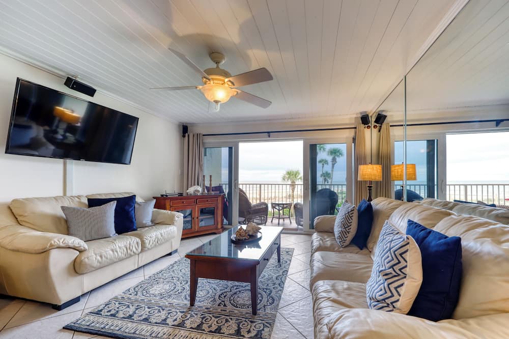 Ocean View Condo w/ Direct Beach Access & Shared Swimming Pool/tennis - Crescent Beach, FL