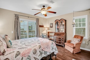 Cottage, letti multipli, patio (Pine Trail Marsh Front Cottage,Garage) | 3 camere, con stile personalizzato, con arredamento individuale