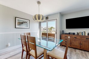 Casa, varias camas, patio, vistas a la playa (206 Sailmaker) | Interior