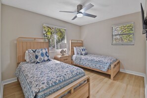 House, Multiple Beds, Balcony, Garden View (The Tree House) - Family & Pet-friendly Home Near Beach, Downtown & Boat Ramp (St. Augustine)