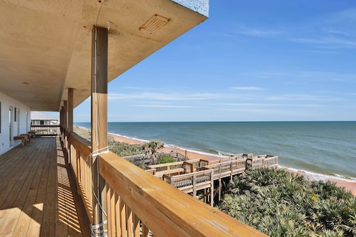 Immaculate, Modern Stay Steps to Beach With Amazing Ocean Views