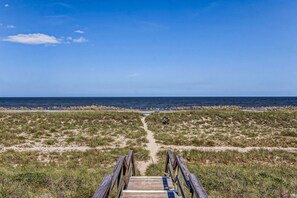 Beach nearby - Lovely Home in Summer Beach Village - Steps to Beach & Community Pool (Fernandina Beach)
