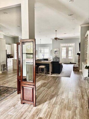 Interior - Golf Course-view Home Near Beaches With Deck, Porch, Grill, Streaming, W/d, & AC (St. Simons Island)