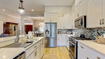 House, Multiple Beds, Patio, Golf View (Waving Sea Palms) | Private kitchen