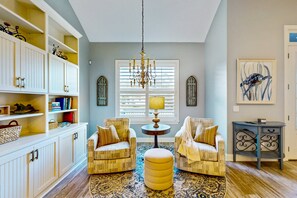 Interior - Golf Course-view Home Near Beaches With Deck, Porch, Grill, Streaming, W/d, & AC (St. Simons Island)