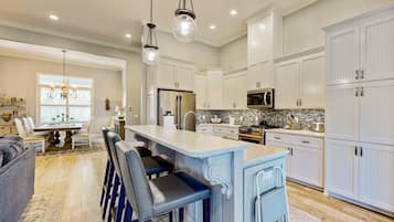 House, Multiple Beds, Patio, Golf View (Waving Sea Palms) | Private kitchen