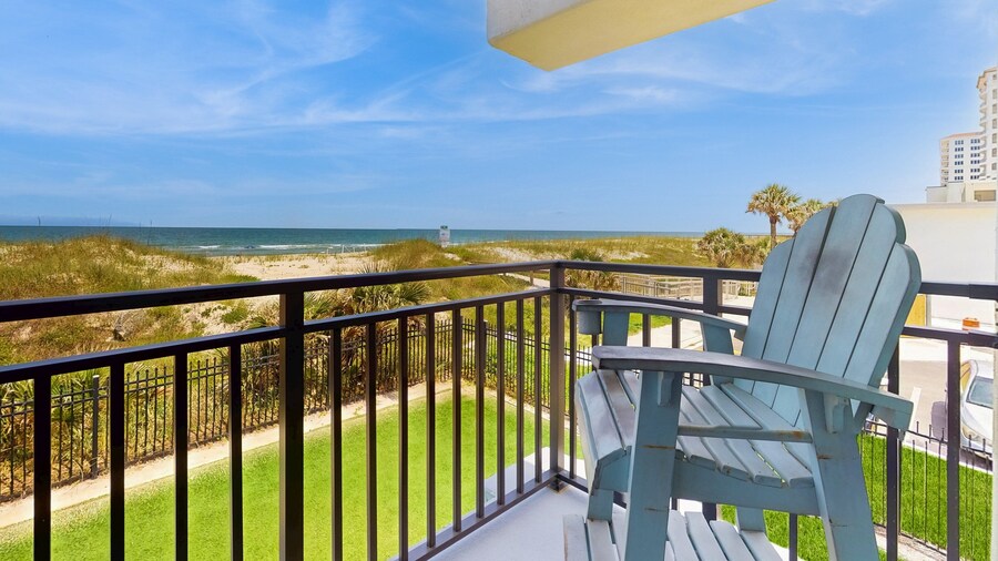 Modern Oceanfront Condo With Outdoor Pool, Balcony, & Washer/dryer