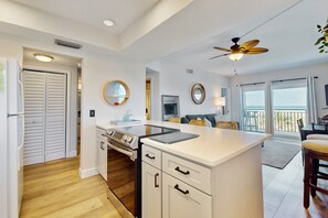 Apartment, Mehrere Betten, Poolzugang, Meerblick (Joyful on Jax Beach) | Eigene Küche