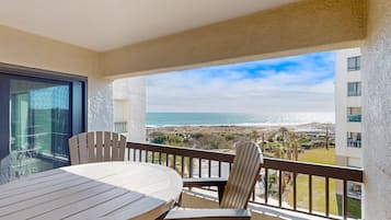 Apartamento, 1 cama de matrimonio grande, acceso a la piscina (B147 Amelia Surf and Racquet) | Vistas desde la habitación