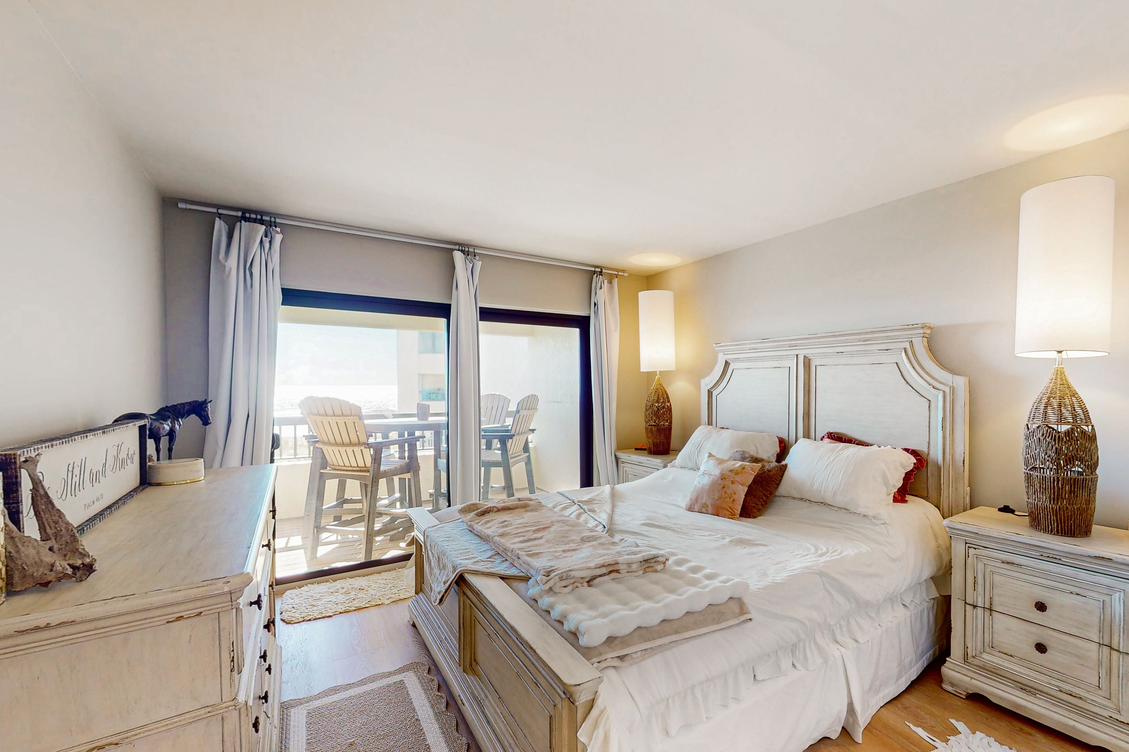 Apartamento, 1 cama de matrimonio grande, acceso a la piscina (B147 Amelia Surf and Racquet) | 1 dormitorio, decoración individual, mobiliario individual