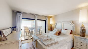 Apartamento, 1 cama de matrimonio grande, acceso a la piscina (B147 Amelia Surf and Racquet) | 1 dormitorio, decoración individual, mobiliario individual