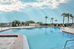 Pool - Newly Renovated Oceanfront Condo With Balcony, Wifi, W/D & Shared Pool/tennis (Fernandina Beach)
