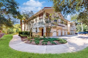Exterior - Immaculate Townhome in Upscale Community w/ Pool & Balcony - Near Beach (Palm Coast)