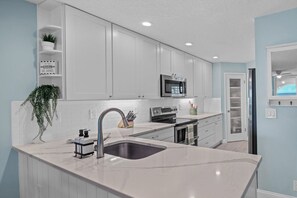 コンドミニアム ベッド (複数台) スパ浴槽 オーシャンビュー (Hibiscus Oceanfront Living) | 専用キッチン