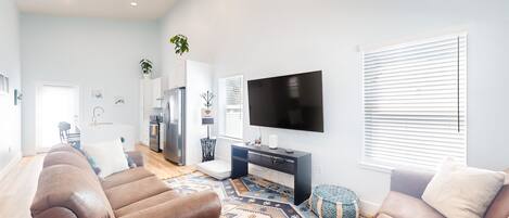 House, Multiple Beds, Patio, Garden View (The Blue Heron Cottage) | Living area