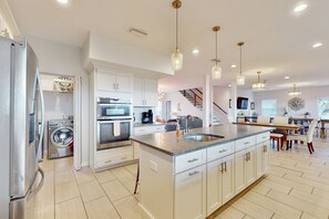 Rumah, Beberapa Tempat Tidur, akses ke kolam renang, pemandangan samudra (Atlantic Dream) | Dapur pribadi