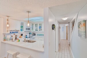 Apartamento, varias camas, acceso a la piscina, vistas a la piscina (Ocean Villas 53) | Cocina privada