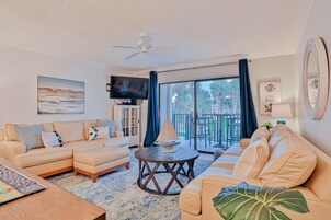 Apartamento, varias camas, acceso a la piscina, vistas a la piscina (Ocean Villas 53) | Zona de estar