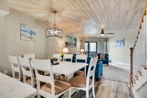 2 bedrooms, individually decorated, individually furnished - Modern Oceanview Condo With Multiple Balconies, Pool & W/D - Beach Access (St. Augustine)