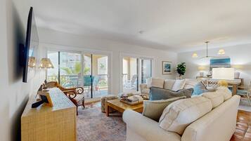 Vila, Beberapa Tempat Tidur, akses ke kolam renang, pemandangan kolam renang (1428 Windsong) | Area keluarga