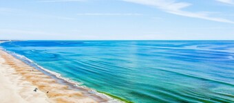 Ocean Front Hotel Side Condo With Balcony, Wifi & Shared Pool