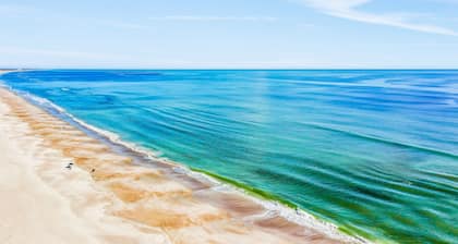 Ocean Front Hotel Side Condo With Balcony, Wifi & Shared Pool