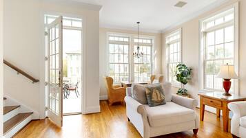 Nhà, nhiều giường, có thể sử dụng hồ bơi, quang cảnh vườn (Glynn Cottage) | Khu phòng khách