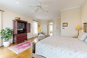 House, Multiple Beds, Pool Access, Garden View (Glynn Cottage) - Luxury Cottage With Pools & Multiple Decks, 1/2 Block to Beach (St. Simons Island)