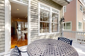 Outdoor dining - Luxury Cottage With Pools & Multiple Decks, 1/2 Block to Beach (St. Simons Island)