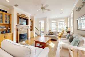 House, Multiple Beds, Pool Access, Garden View (Glynn Cottage) | Living area - Luxury Cottage With Pools & Multiple Decks, 1/2 Block to Beach (St. Simons Island)