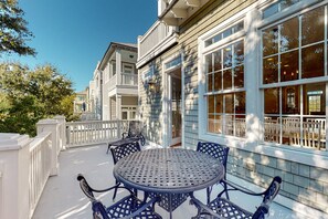 Outdoor dining - Luxury Cottage With Pools & Multiple Decks, 1/2 Block to Beach (St. Simons Island)