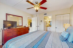 2 Schlafzimmer, individuell dekoriert, individuell eingerichtet