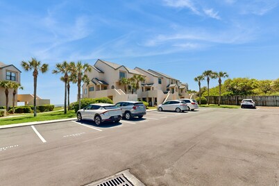 Newly Decorated, Oceanfront Townhouse With Patio, Wifi, W/D & Shared Pool