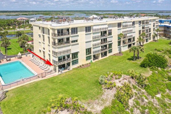 A multi-story hotel with a rooftop pool, a well-maintained lawn, and a view of the surrounding landscape. - Newly Decorated Ground-floor Suite Steps From Beach and Pool W/views, Wifi (St. Augustine)
